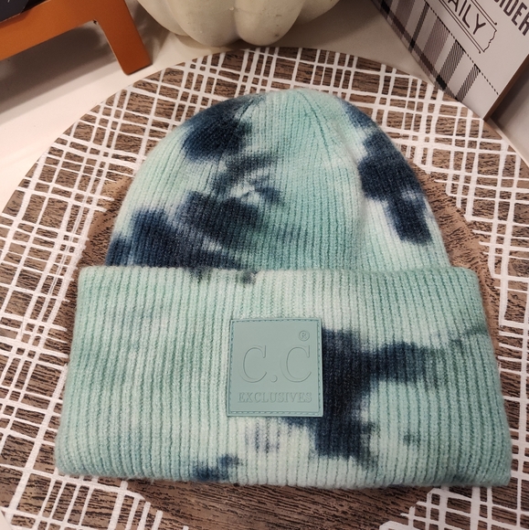 ☃️ EUC C.C. Exclusives Tie Dye Tight Knit Unisex Wear Roll Down Beanie, OSFM - Picture 2 of 6